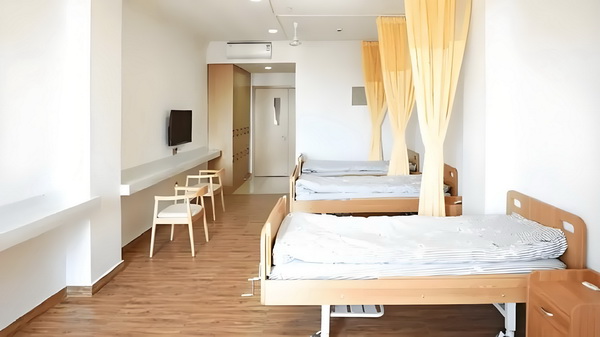 2025深户申请_53岁朱茵住山里开破车？ 住山里开破下们的在他领导